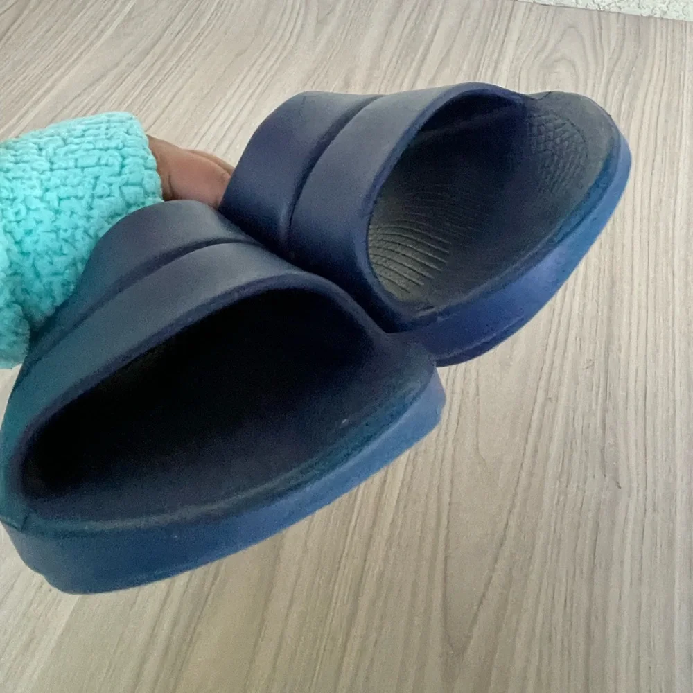 OOFOS Men's Blue Sandals